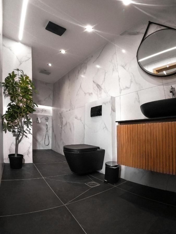 Berries Luxury Apartments Неа Мудания Екстериор снимка