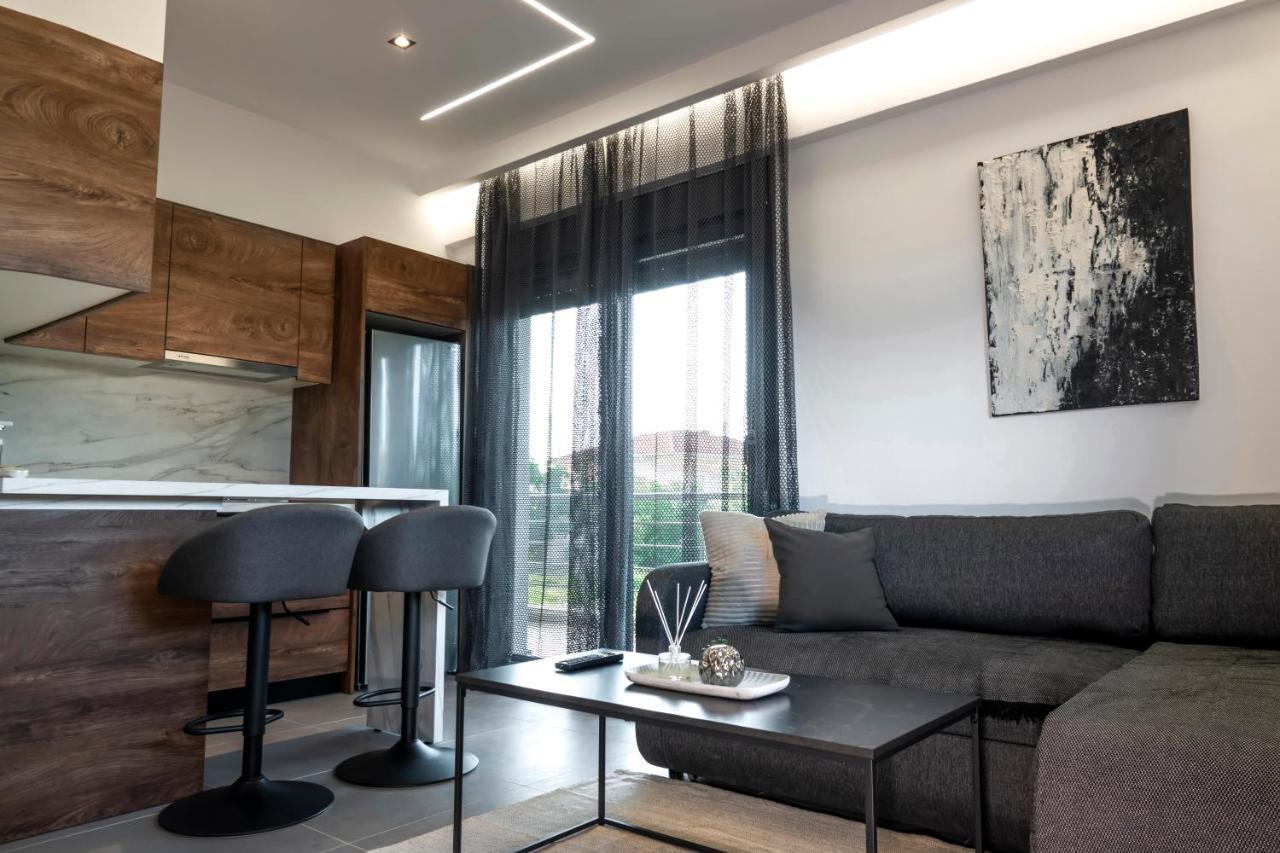 Berries Luxury Apartments Неа Мудания Екстериор снимка