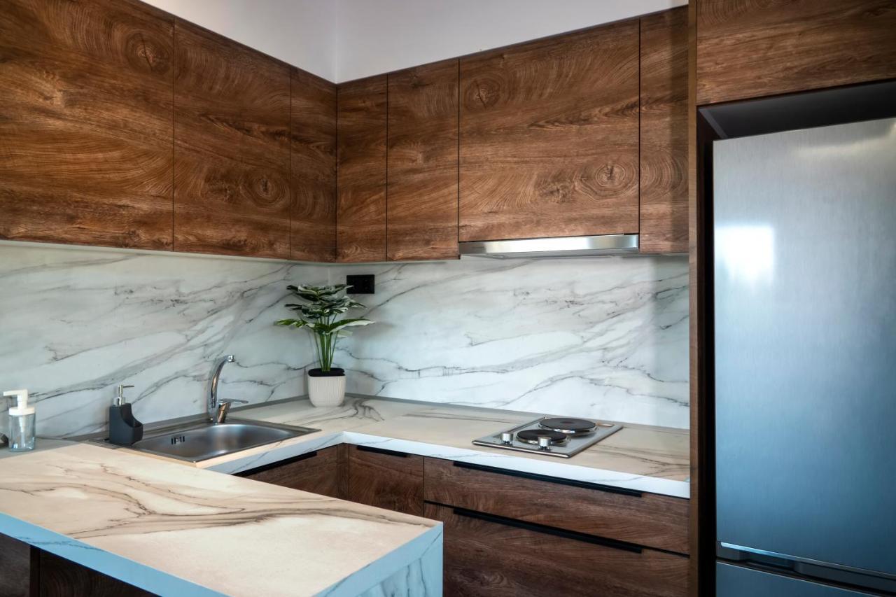 Berries Luxury Apartments Неа Мудания Екстериор снимка
