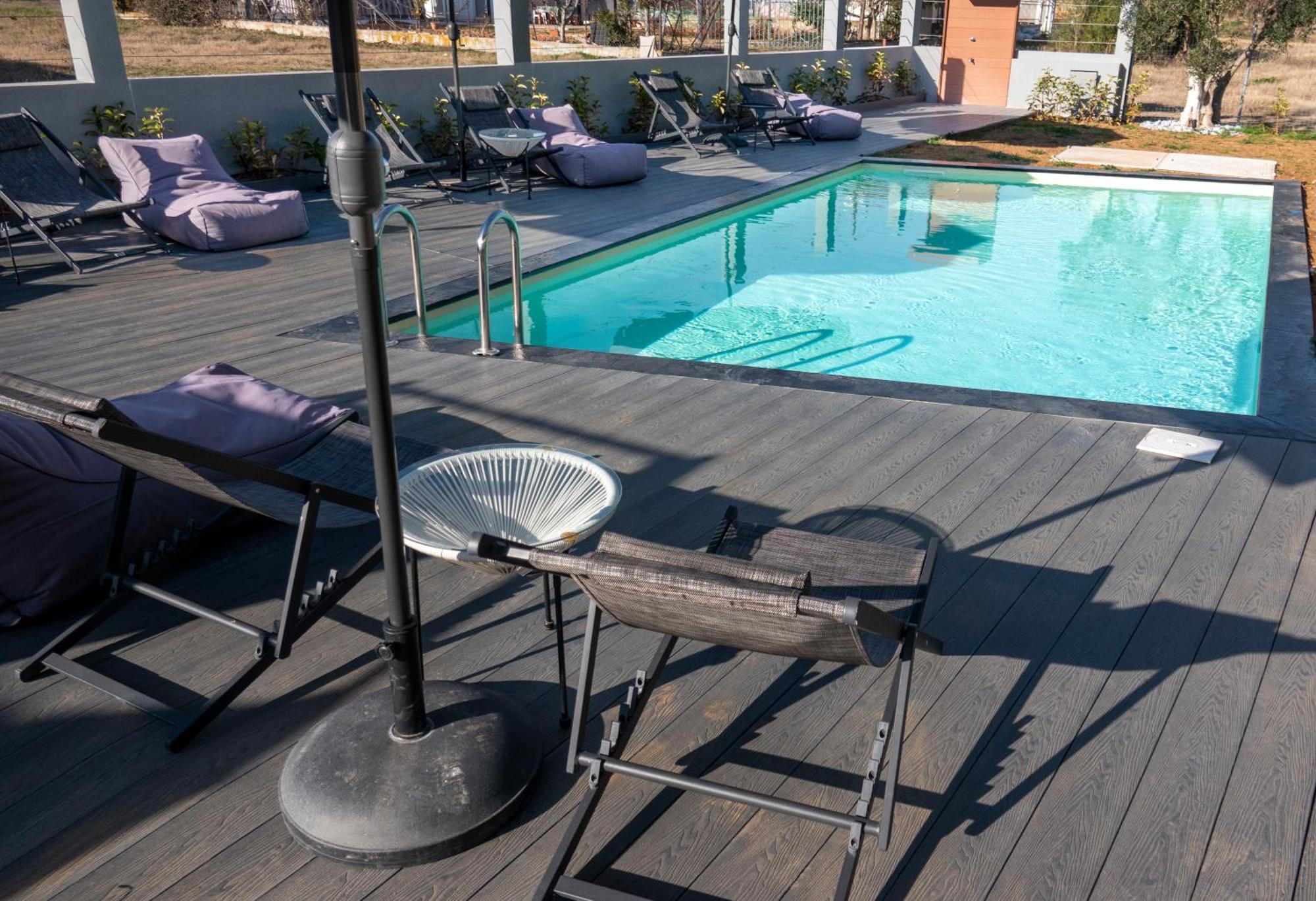 Berries Luxury Apartments Неа Мудания Екстериор снимка