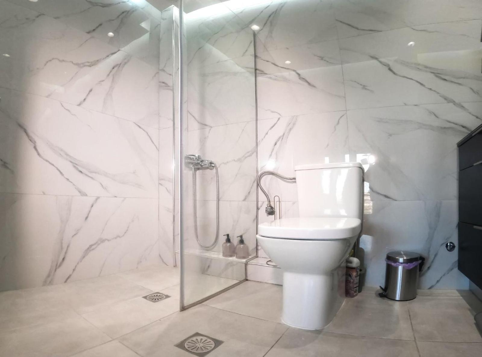 Berries Luxury Apartments Неа Мудания Екстериор снимка